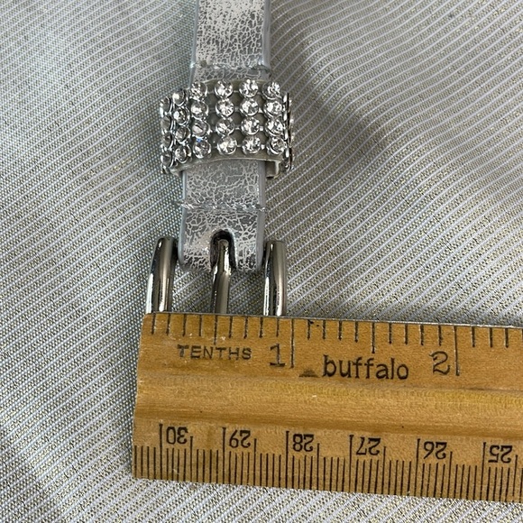Reitmans Narrow Silver Metallic Crackled Rhinestone Belt Vegan Leather Size L - Picture 6 of 9